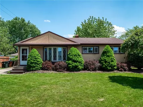 7555 Dawn Haven Dr, Parma, OH 44130