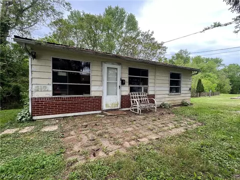 1057 N Kennebec Ave, Mcconnelsville, OH 43756