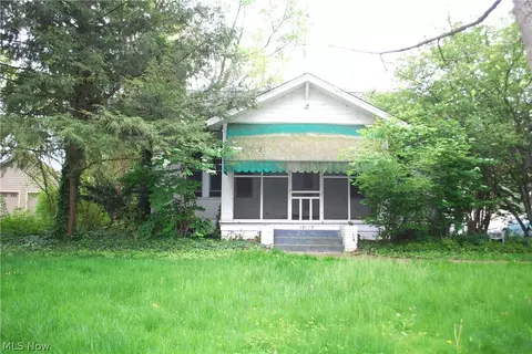 18169 Clifton Rd, Lakewood, OH 44107