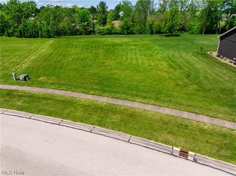 563 Appomattox Ct, Lagrange, OH 44050 photo 2