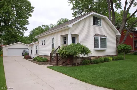 35 Scott St, Canfield, OH 44406
