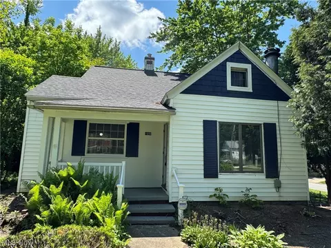1696 Hampton Rd, Akron, OH 44305