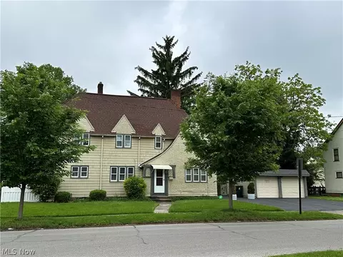 1989 Revere Rd, Cleveland Heights, OH 44118