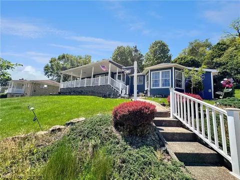 137 Pleasantview Dr, Weirton, WV 26062