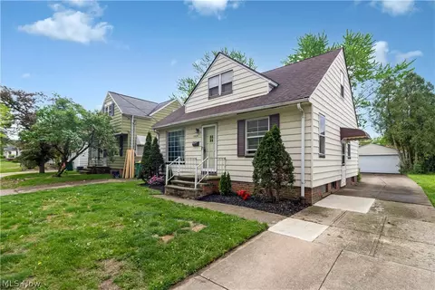 14116 Rockside Rd, Maple Heights, OH 44137
