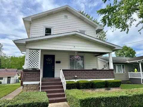 125 W 11th St, Uhrichsville, OH 44683