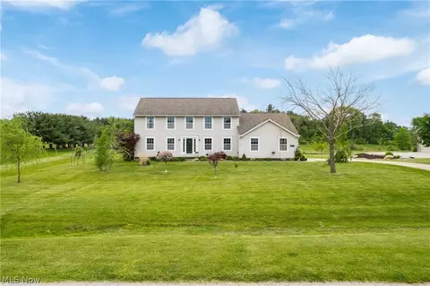 5240 Summerwood Dr, Seville, OH 44273
