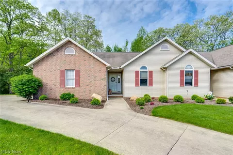 1404 Waters Edge Dr, Akron, OH 44313