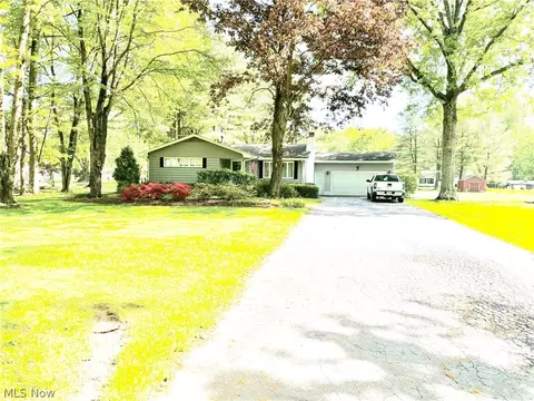 4976 Pin Oak Dr, Vienna, OH 44473