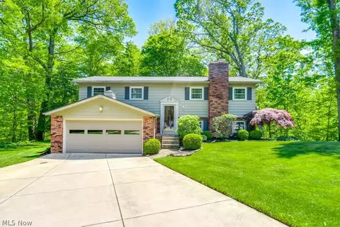 7164 Ashlawn Dr, Brecksville, OH 44141