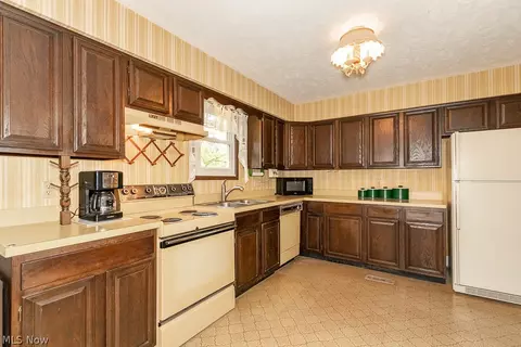 Kitchen - 5256 S River Rd E, Geneva, OH 44041 photo 2 of 2
