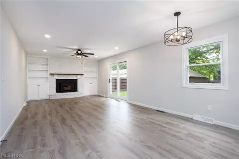 Living - 469 Wolf Ave, Wadsworth, OH 44281 photo 5 of 7