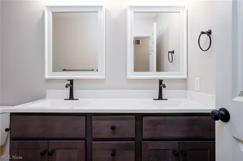 Bath - 469 Wolf Ave, Wadsworth, OH 44281 photo 4 of 4