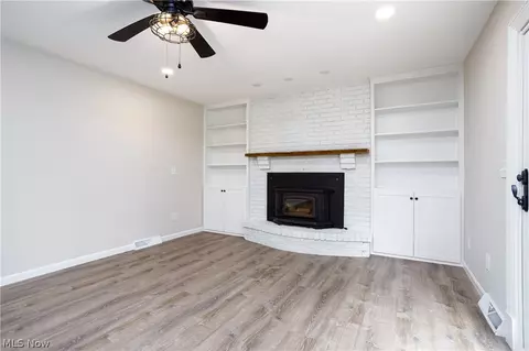 Living - 469 Wolf Ave, Wadsworth, OH 44281 photo 6 of 7