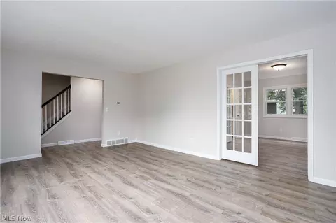 Living - 469 Wolf Ave, Wadsworth, OH 44281 photo 3 of 7
