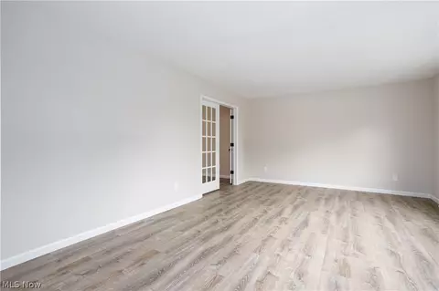 Living - 469 Wolf Ave, Wadsworth, OH 44281 photo 1 of 7