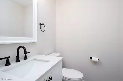 Bath - 469 Wolf Ave, Wadsworth, OH 44281 photo 1 of 4