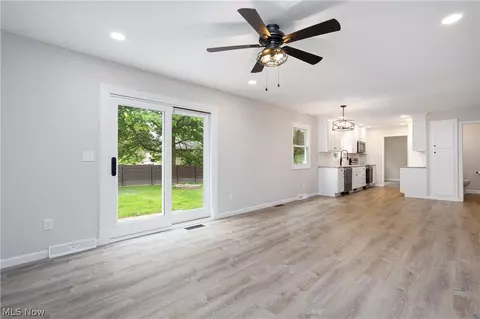 Living - 469 Wolf Ave, Wadsworth, OH 44281 photo 7 of 7