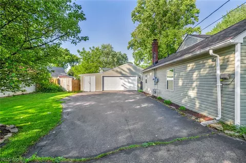 Exterior - 9625 E River Rd, Elyria, OH 44035 photo 6 of 9
