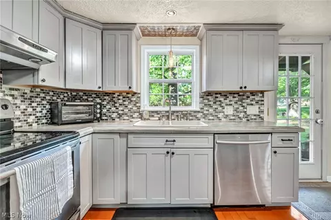 Kitchen - 9625 E River Rd, Elyria, OH 44035 photo 3 of 4