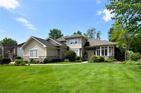 7510 Royal Portrush Dr, Solon, OH 44139