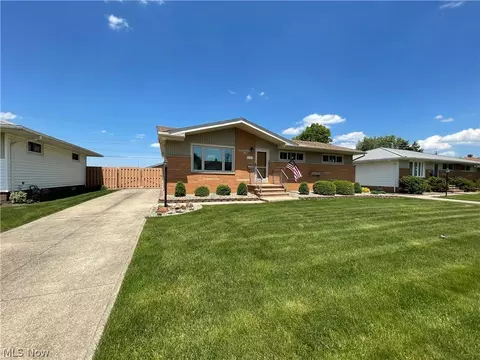 9720 Boundary Ln, Parma, OH 44130