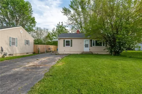 2610 G St, Lorain, OH 44052