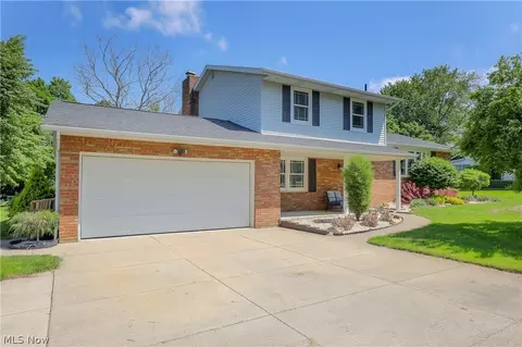 3857 Dogwood St NW, Uniontown, OH 44685