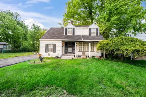 19419 Lanbury Ave, Warrensville Heights, OH 44122
