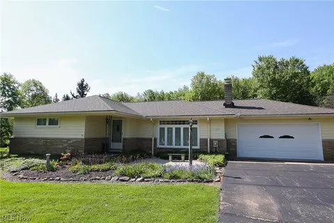 11551 Winchester Dr, Chardon, OH 44024