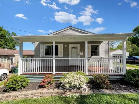 213 E Paige Ave, Barberton, OH 44203