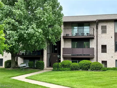 16350 Heather Ln #201, Middleburg Heights, OH 44130