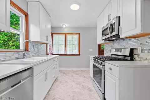 Kitchen - 2015 W River Rd S, Elyria, OH 44035 photo 1 of 4