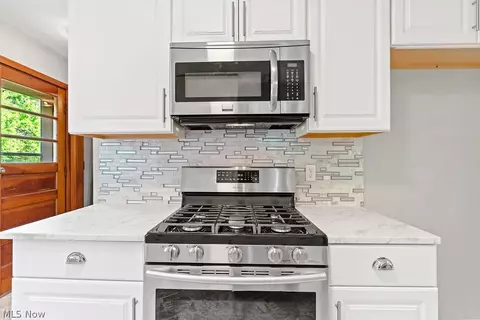 Kitchen - 2015 W River Rd S, Elyria, OH 44035 photo 3 of 4
