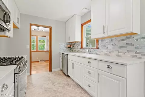 Kitchen - 2015 W River Rd S, Elyria, OH 44035 photo 2 of 4