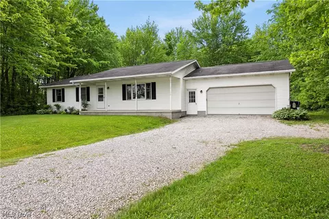 6211 Russia Rd, South Amherst, OH 44001