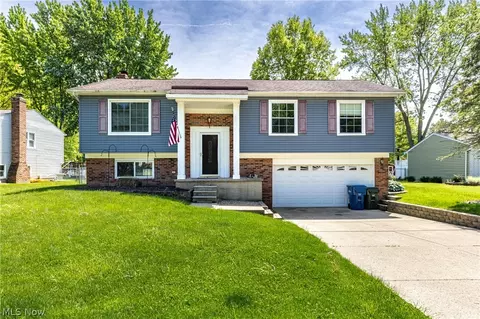26953 Oxford Park Ln, Olmsted Twp, OH 44138