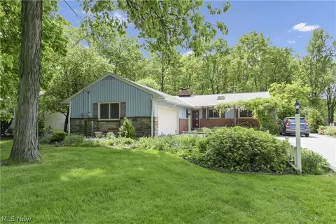 6834 Metro Park Dr, Mayfield Village, OH 44143