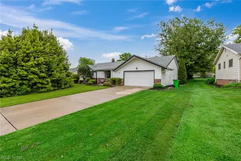 681 Radford Dr, Highland Heights, OH 44143