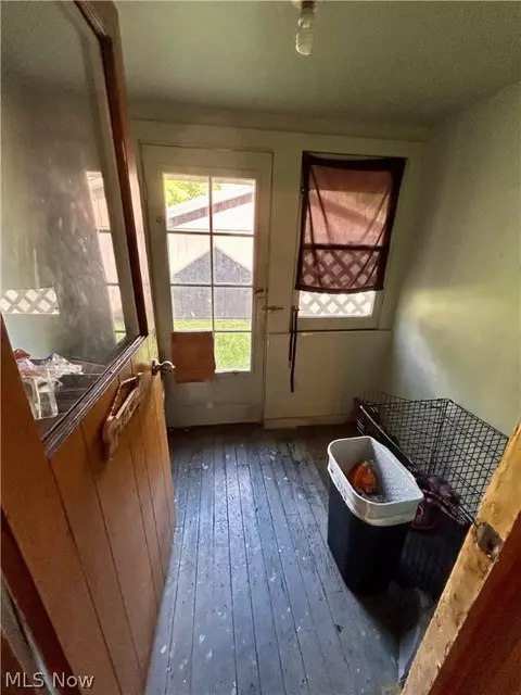 Entry Way - 234 Poland Ave, Struthers, OH 44471 photo 5 of 5