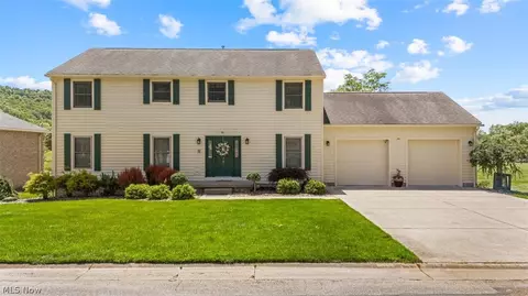 207 Dover Dr, Mineralwells, WV 26150