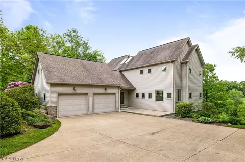 49751 Parkview Dr, East Liverpool, OH 43920