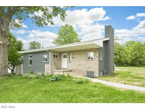180 Hall Dr, Wadsworth, OH 44281