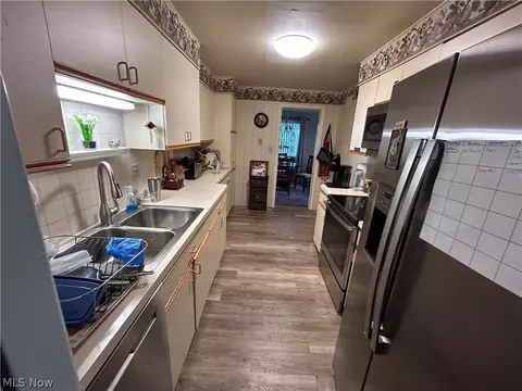 Kitchen - 255 N Portage Path, Akron, OH 44303 photo 1 of 2
