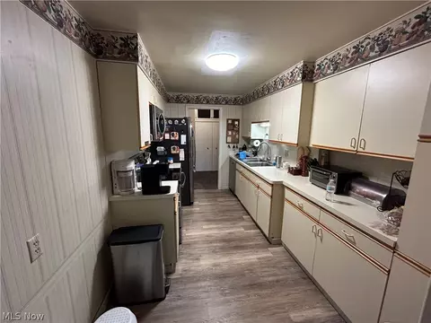 Kitchen - 255 N Portage Path, Akron, OH 44303 photo 2 of 2