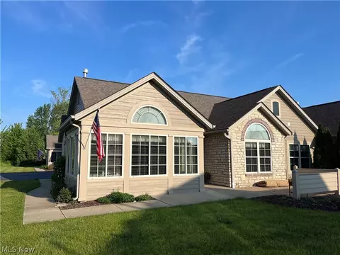 340 Quarry Lakes Dr, Amherst, OH 44001
