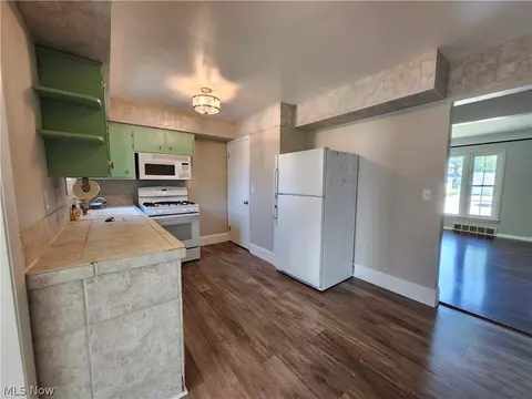Kitchen - 1732 Eldon Dr, Wickliffe, OH 44092 photo 3 of 3