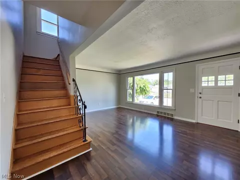 Living - 1732 Eldon Dr, Wickliffe, OH 44092 photo 7 of 12