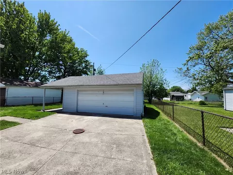 Exterior - 1732 Eldon Dr, Wickliffe, OH 44092 photo 5 of 9