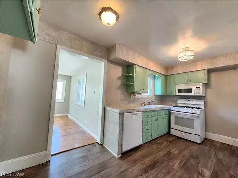 Kitchen - 1732 Eldon Dr, Wickliffe, OH 44092 photo 2 of 3